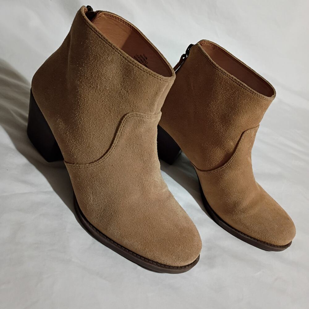 Nine West Women's 7.5 Suede BOLT Tan Ankle Bootie Back-Zip 2" Heel Steller Soles